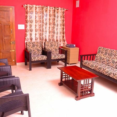 Coorg Girinivas Deluxe Homestay-Wi-Fi マディケーリ エクステリア 写真